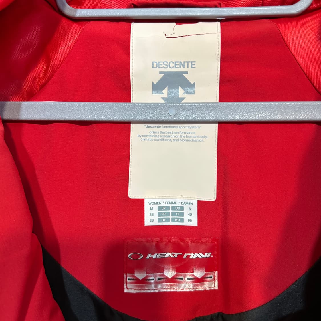 데상트 여성 덕다운 패딩 90 레드 상품이미지2