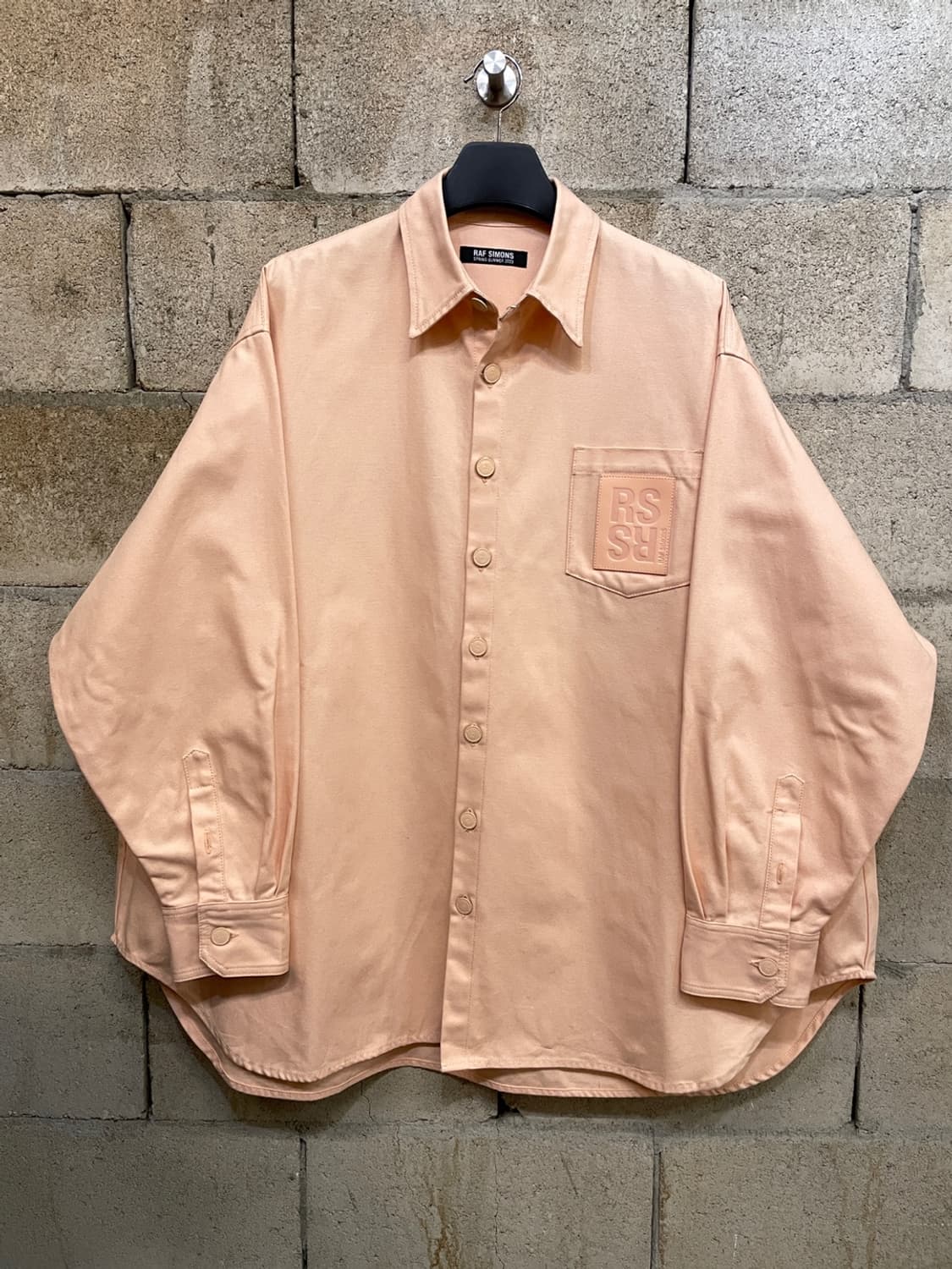 라프시몬스 레더 패치 오버사이즈 데님 셔츠  상품이미지2