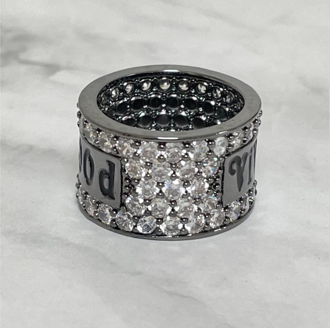 비비안웨스트우드 레터링 각인 화이트 크리스탈 그레이실버 큐빅링 반지 상품이미지3