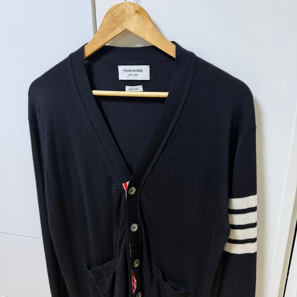A / 4 (105) 톰브라운 사선완장 울 가디건 네이비 상품이미지2