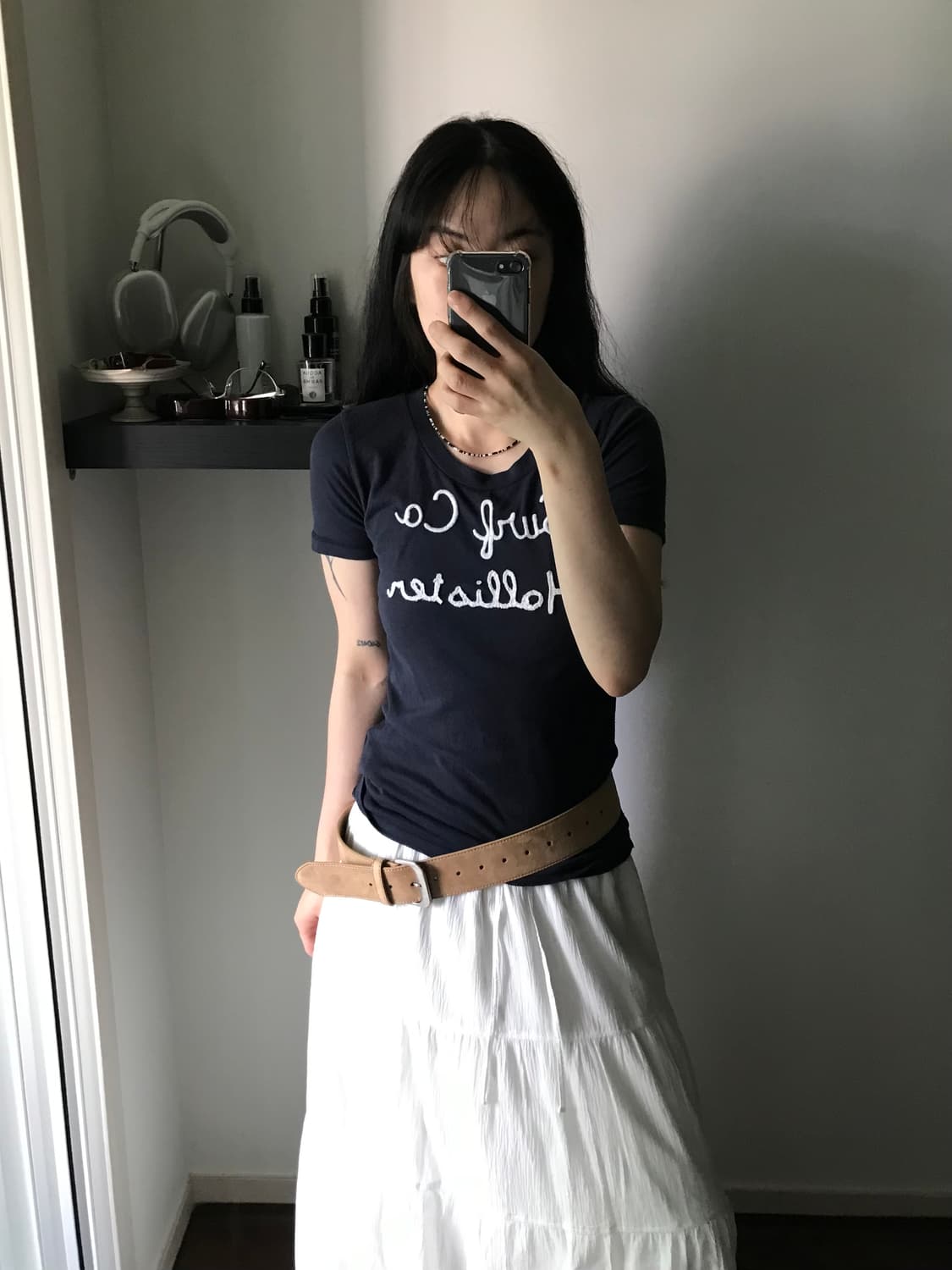 홀리스터 중앙 자수 로고 블랙 반팔티 상품이미지2