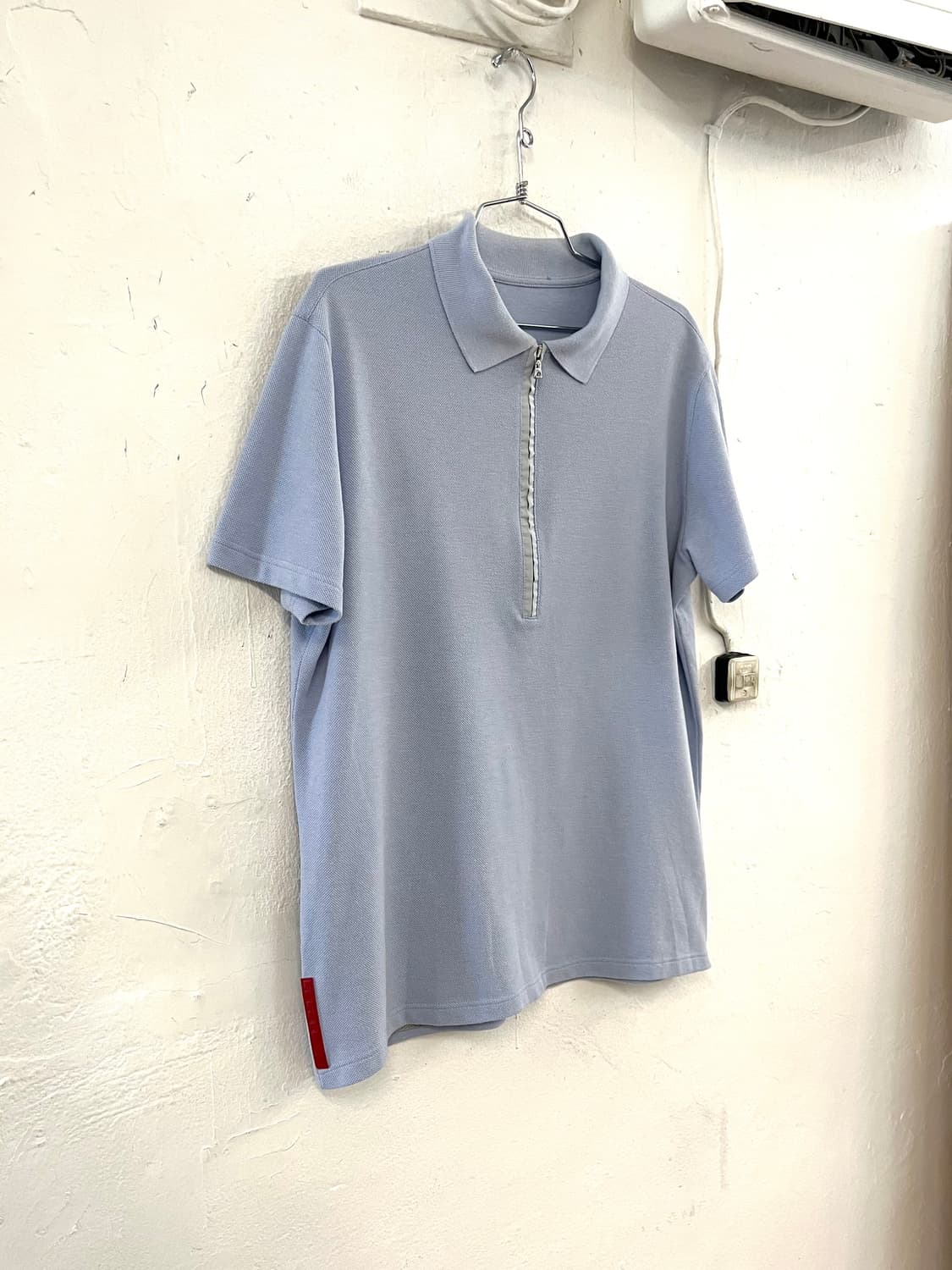 프라다 스포츠 백포켓 하프 집업 카라티 상품이미지2