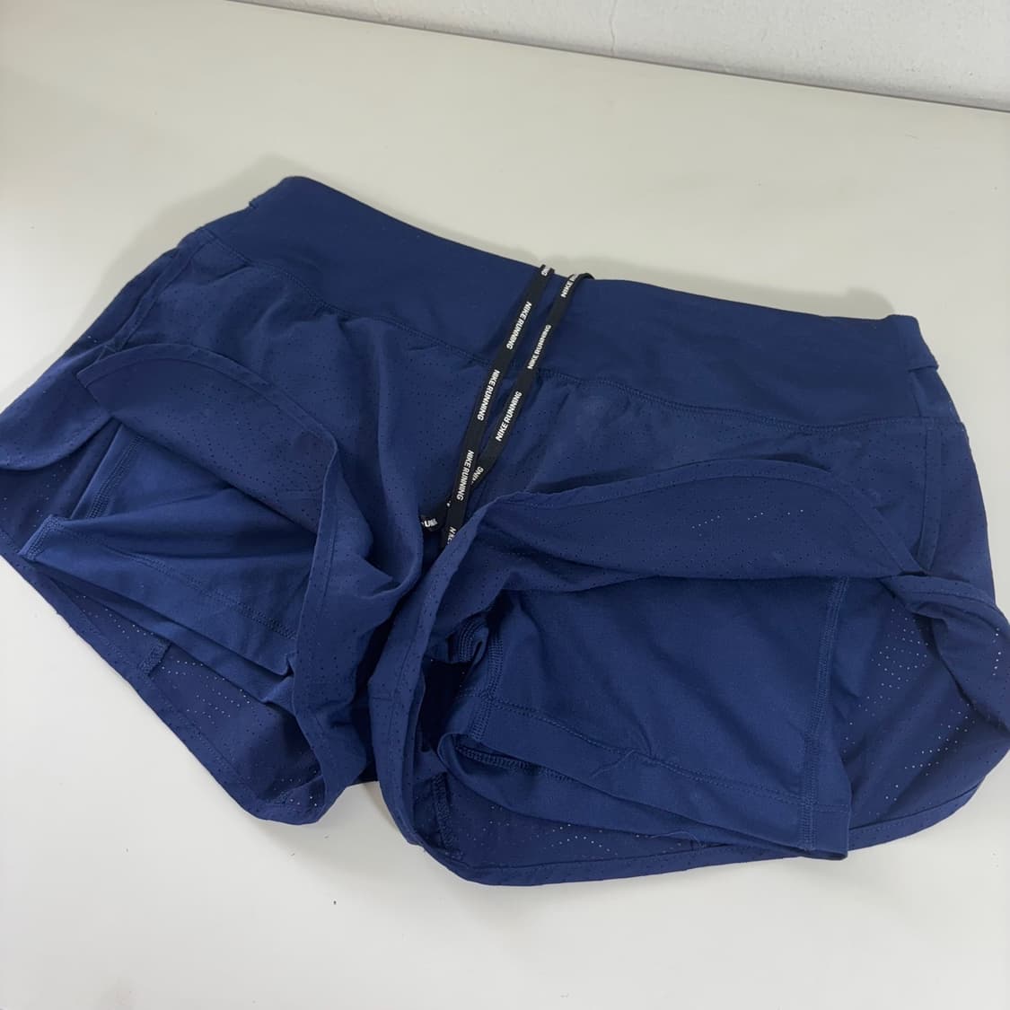 우먼L 나이키런닝 네이비 와이드핏 DRI-FIT 폴리 런닝쇼츠 상품이미지3