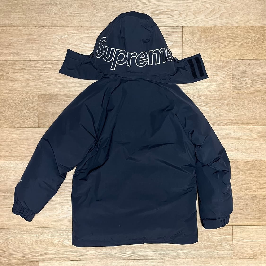 슈프림 18 F/W 고어텍스 700 다운 파카 블랙 상품이미지2