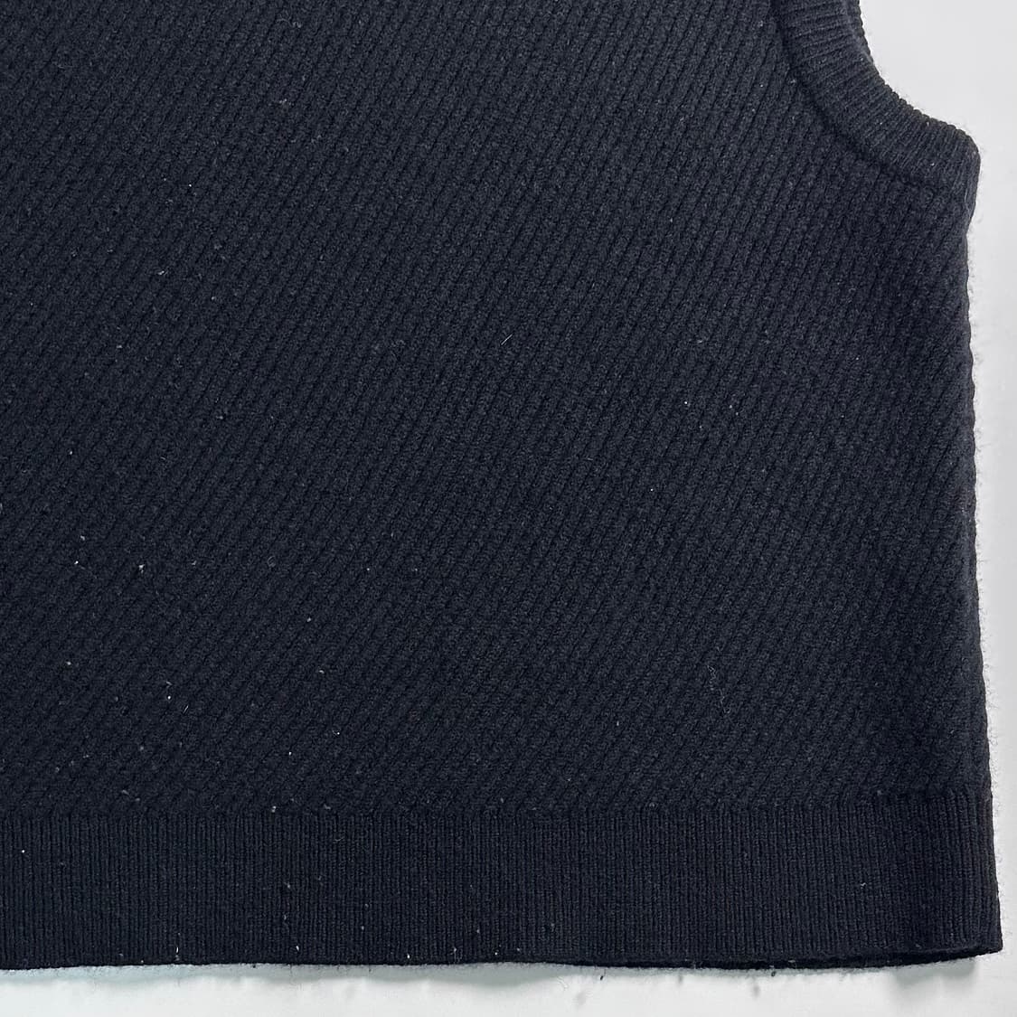 솔리드 옴므 블랙 오버핏 니트 베스트 상품이미지4