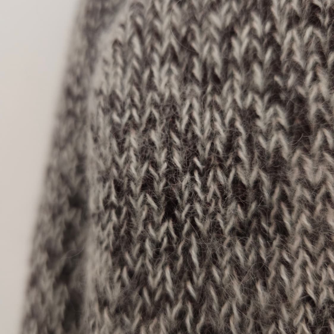 모헤어 브라운 그레이 컬러믹스 터틀넥 니트 상품이미지7