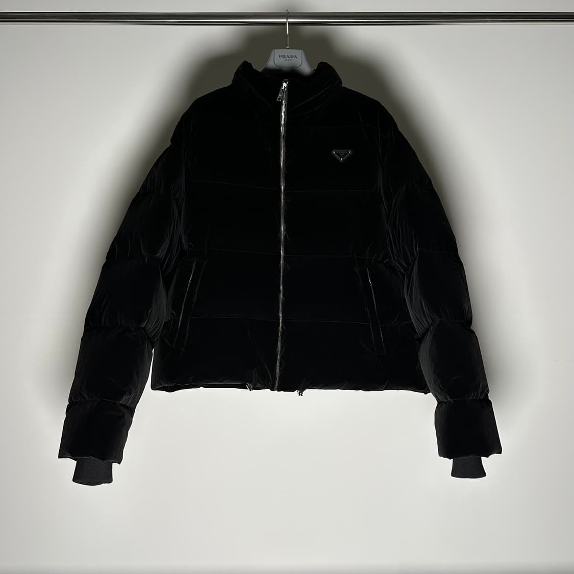 프라다 크롭 다운 자켓 블랙 상품이미지2