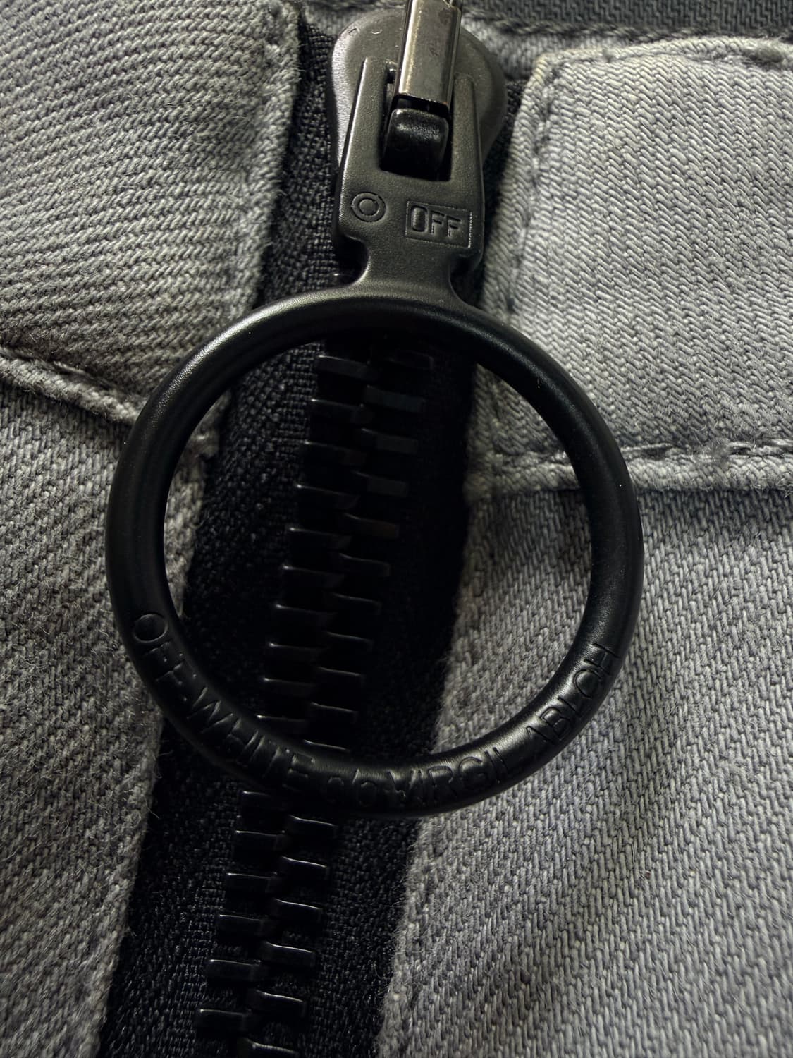 [오프화이트] 메인 라벨 다이아그 스트랩 스키니 진 - 그레이 상품이미지7