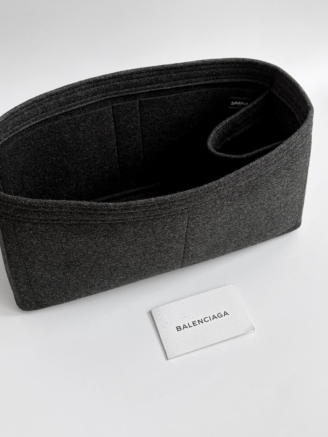 발렌시아가 클래식 시티백 미듐 판매합니다. 상품이미지9