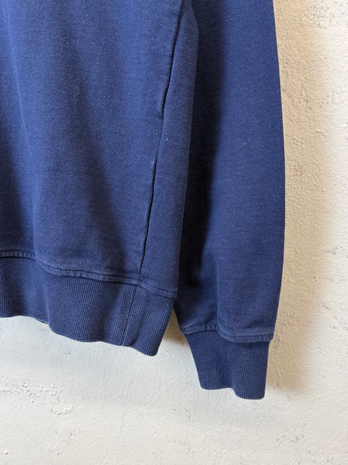 아미 스몰 하트 로고 네이비 맨투맨 상품이미지4