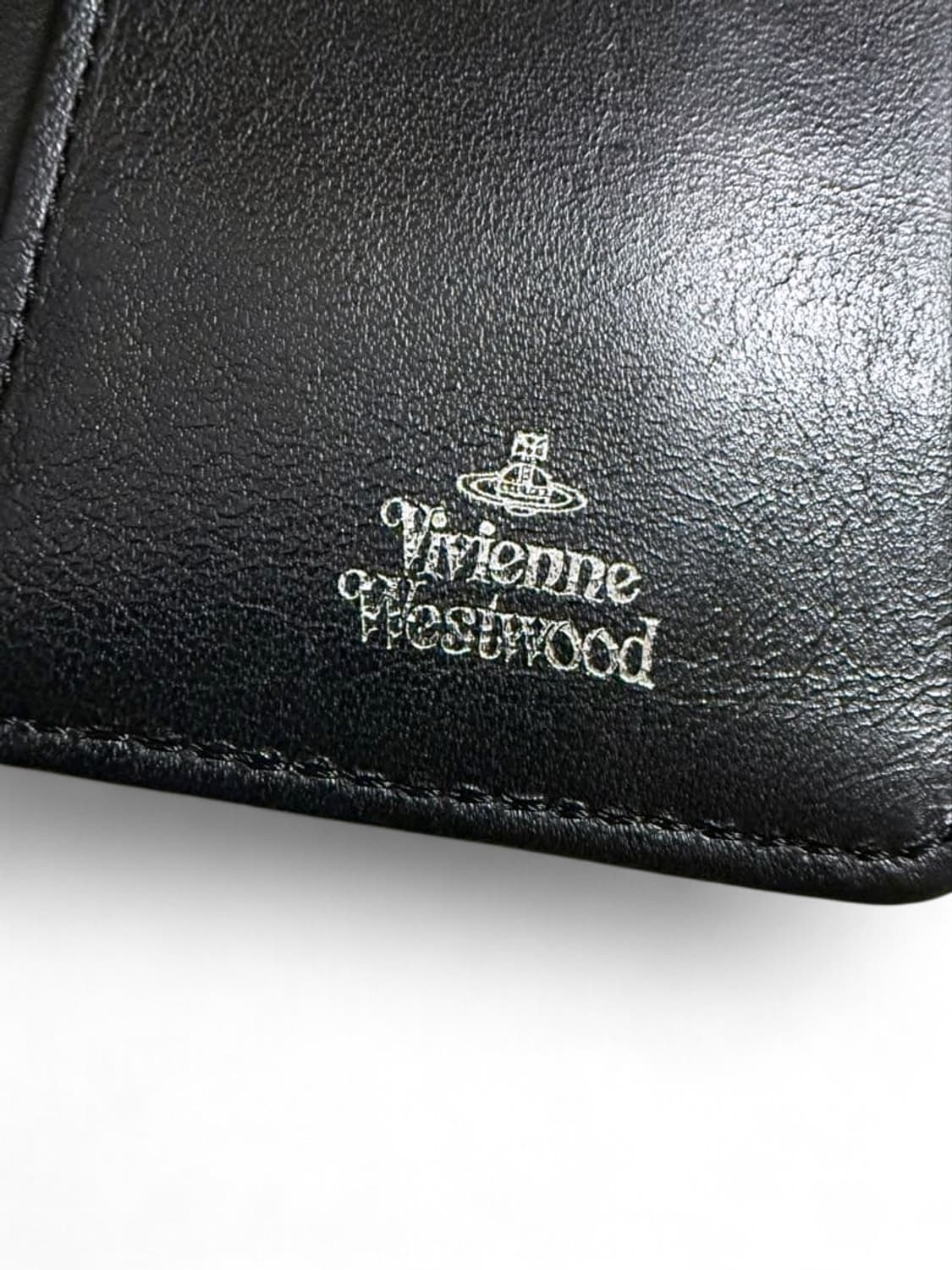 비비안 웨스트우드 오브로고 패턴 캔버스 트라이볼 지갑 상품이미지9