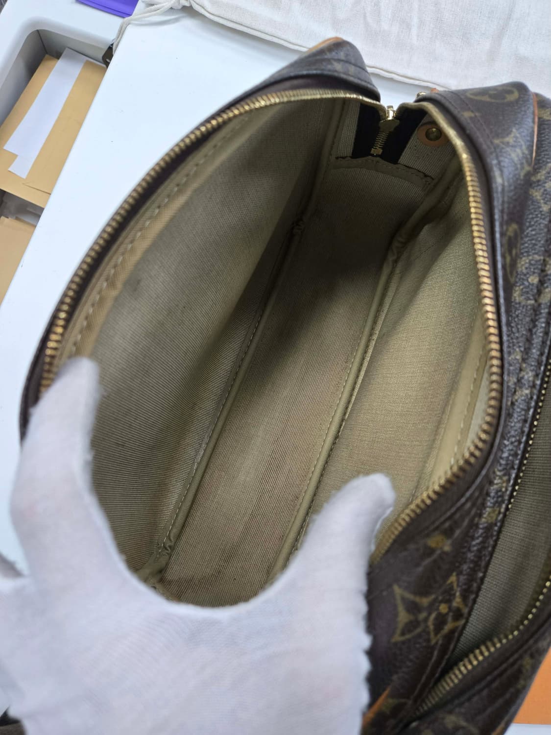 [50%세일] 루이비통 리포터 크로스백 상품이미지8