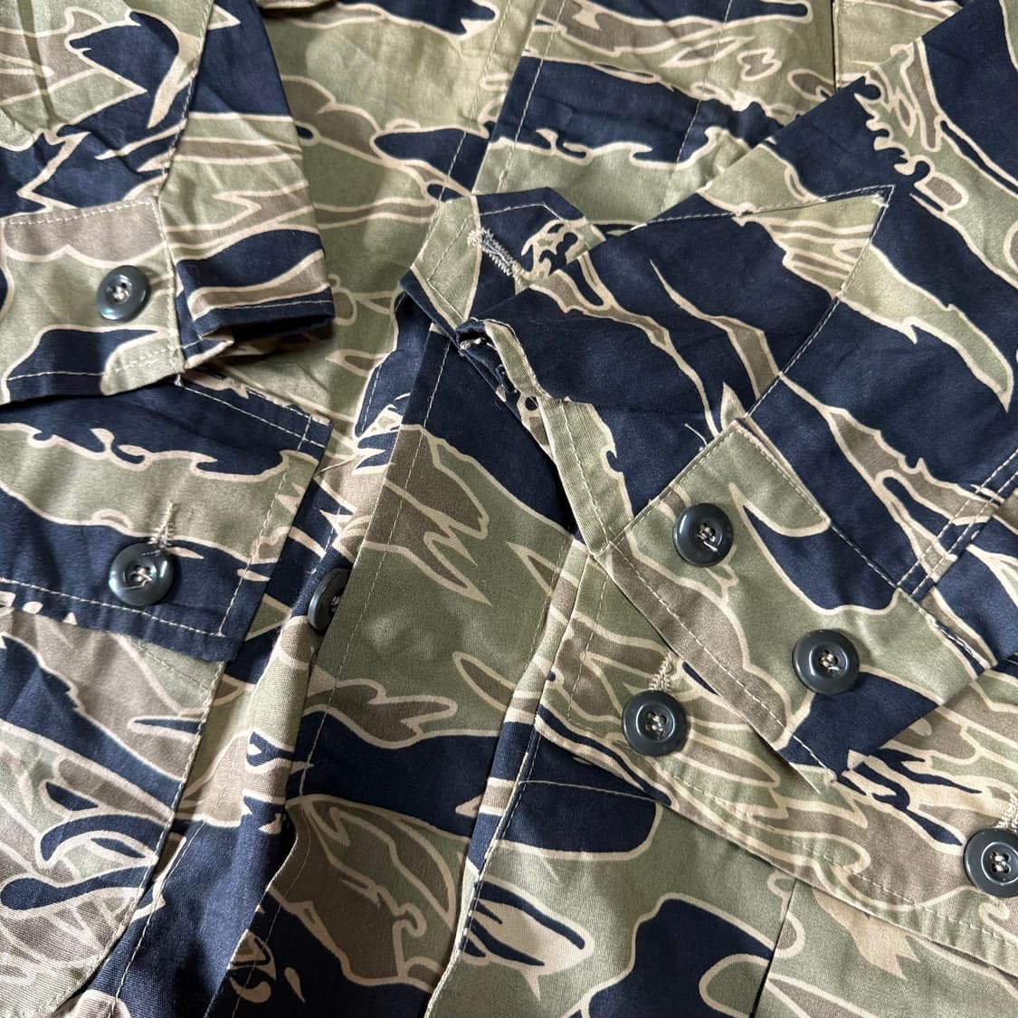 60‘s U.S Army (복각) 타이거 카모 컴뱃 자켓 S/S 상품이미지3