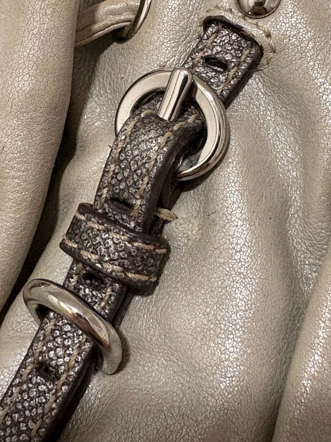 Coach silver glitter hand bag 상품이미지8
