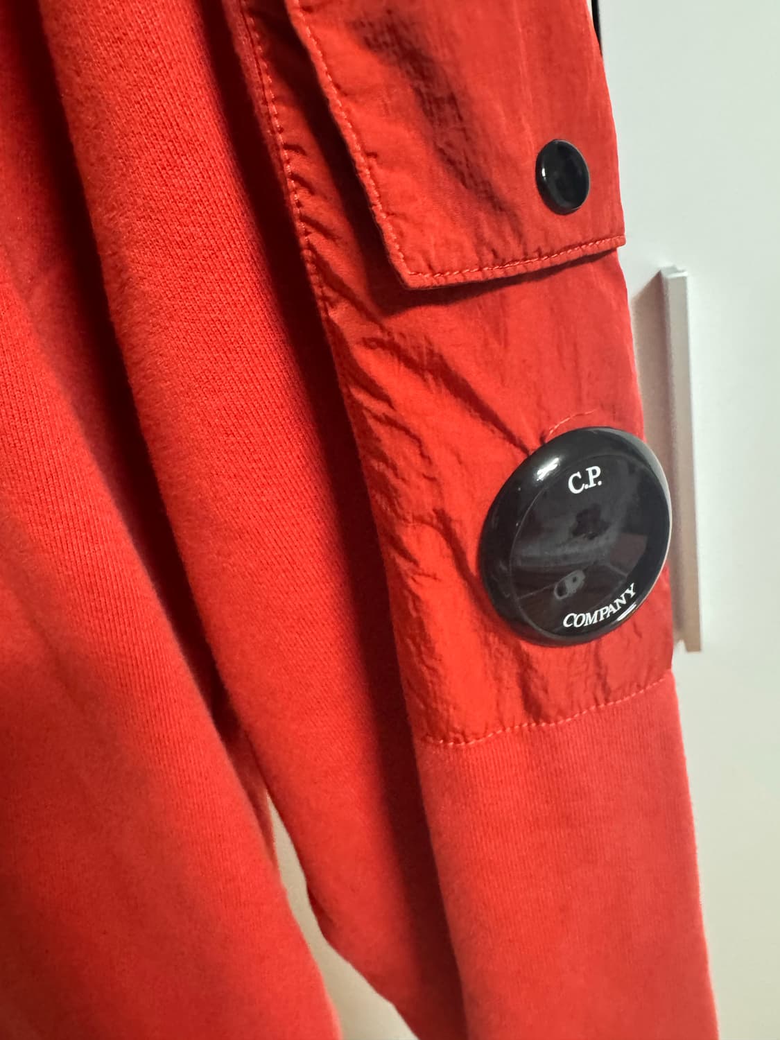 C.P. Company 렌즈 맨투맨 레드 상품이미지5