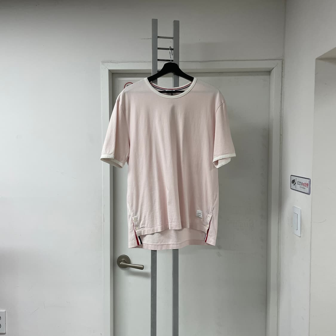 톰브라운 반팔 티셔츠 핑크 3  상품이미지1