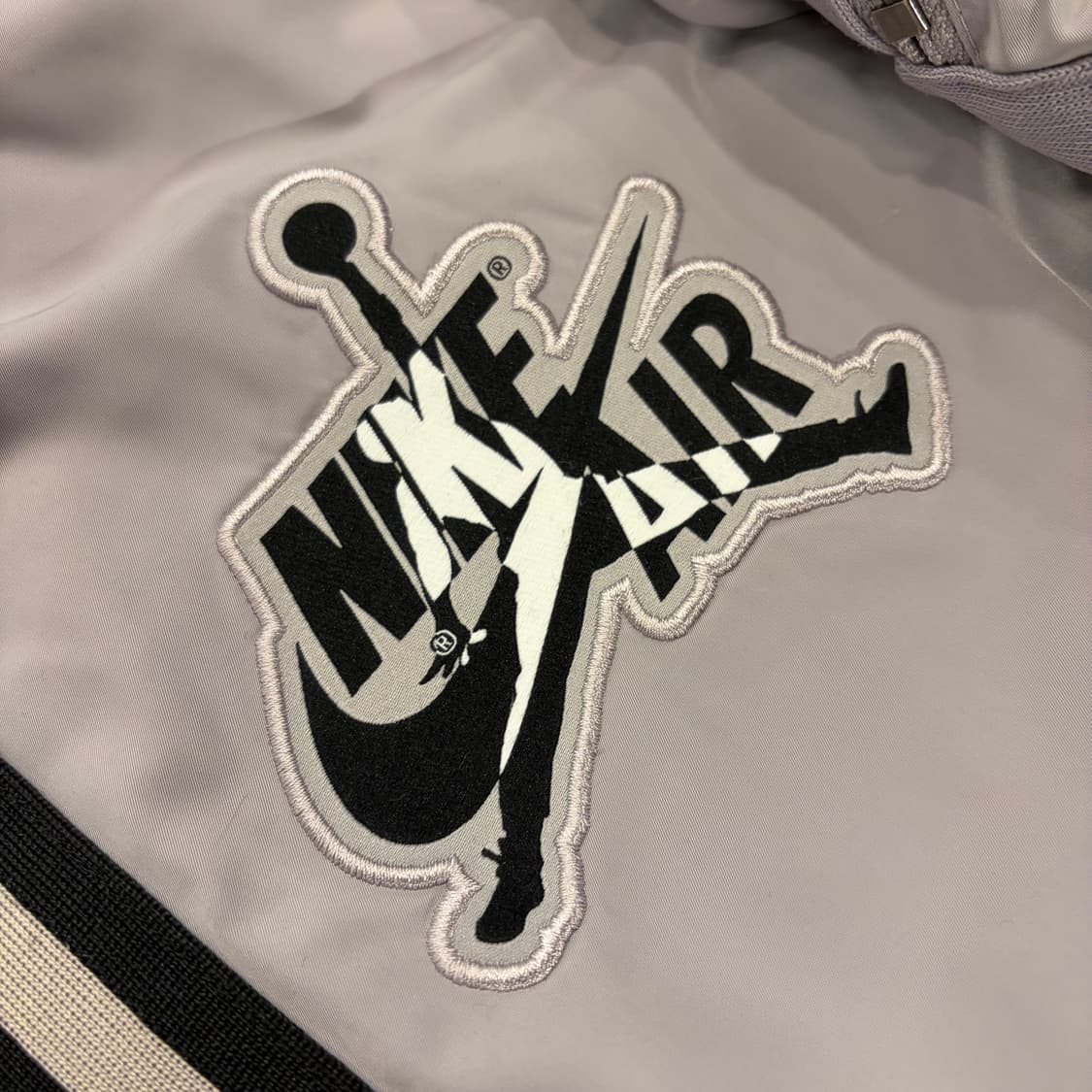 [M] 나이키 점프맨 윙스 조던 봄버 자켓 그레이 B600 상품이미지4