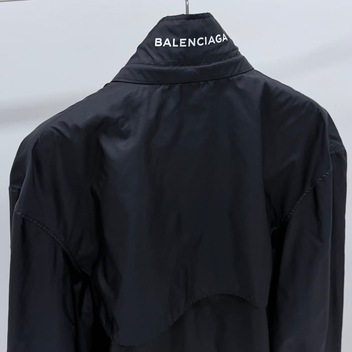 [A+급/오버핏XL] 발렌시아가 후드 바람막이 자켓 블랙 상품이미지6