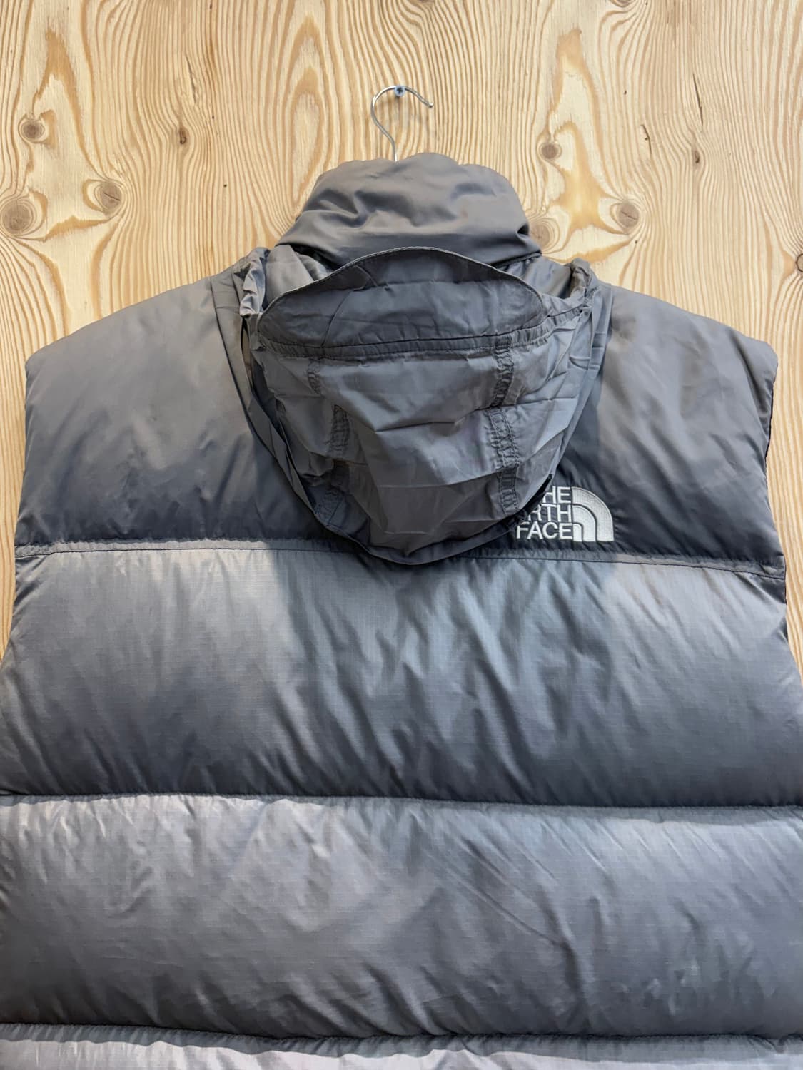 노스페이스 700 눕시 라이트그레이 패딩 베스트  상품이미지4
