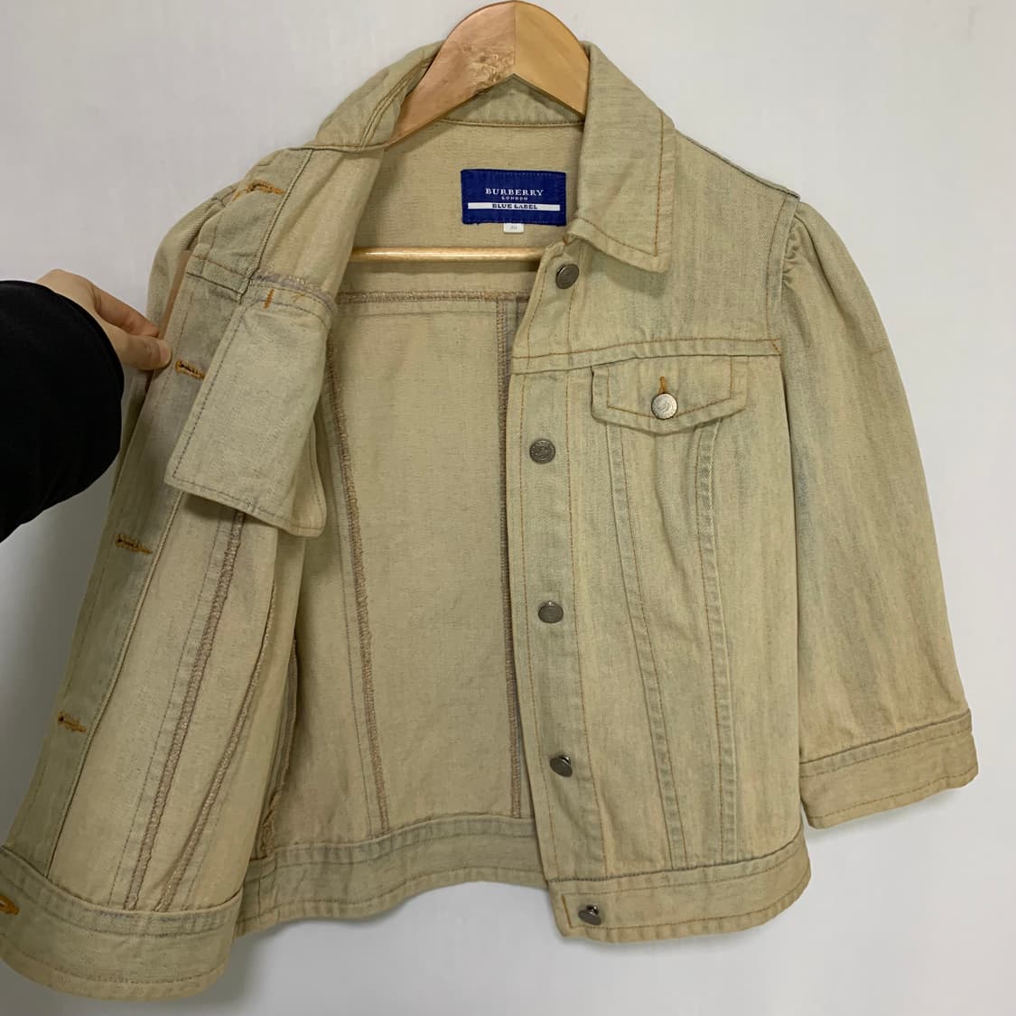 버버리 블루라벨 크롭 데저트 워싱 데님 7부 퍼프소매 자켓 38사이즈 상품이미지6