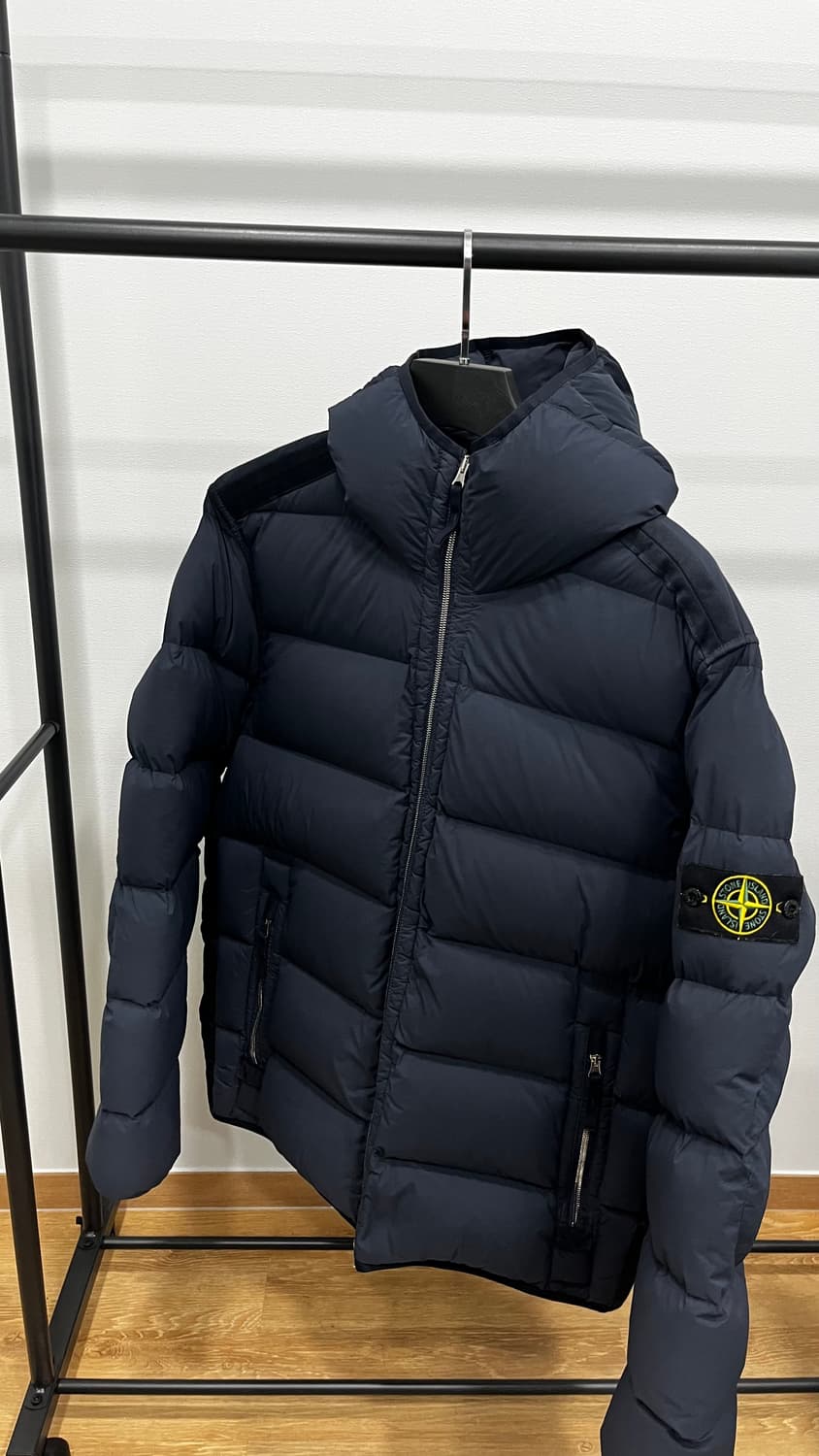 (새상품급)스톤 아일랜드 심리스 터널 나일론 다운 패딩 XL 상품이미지1