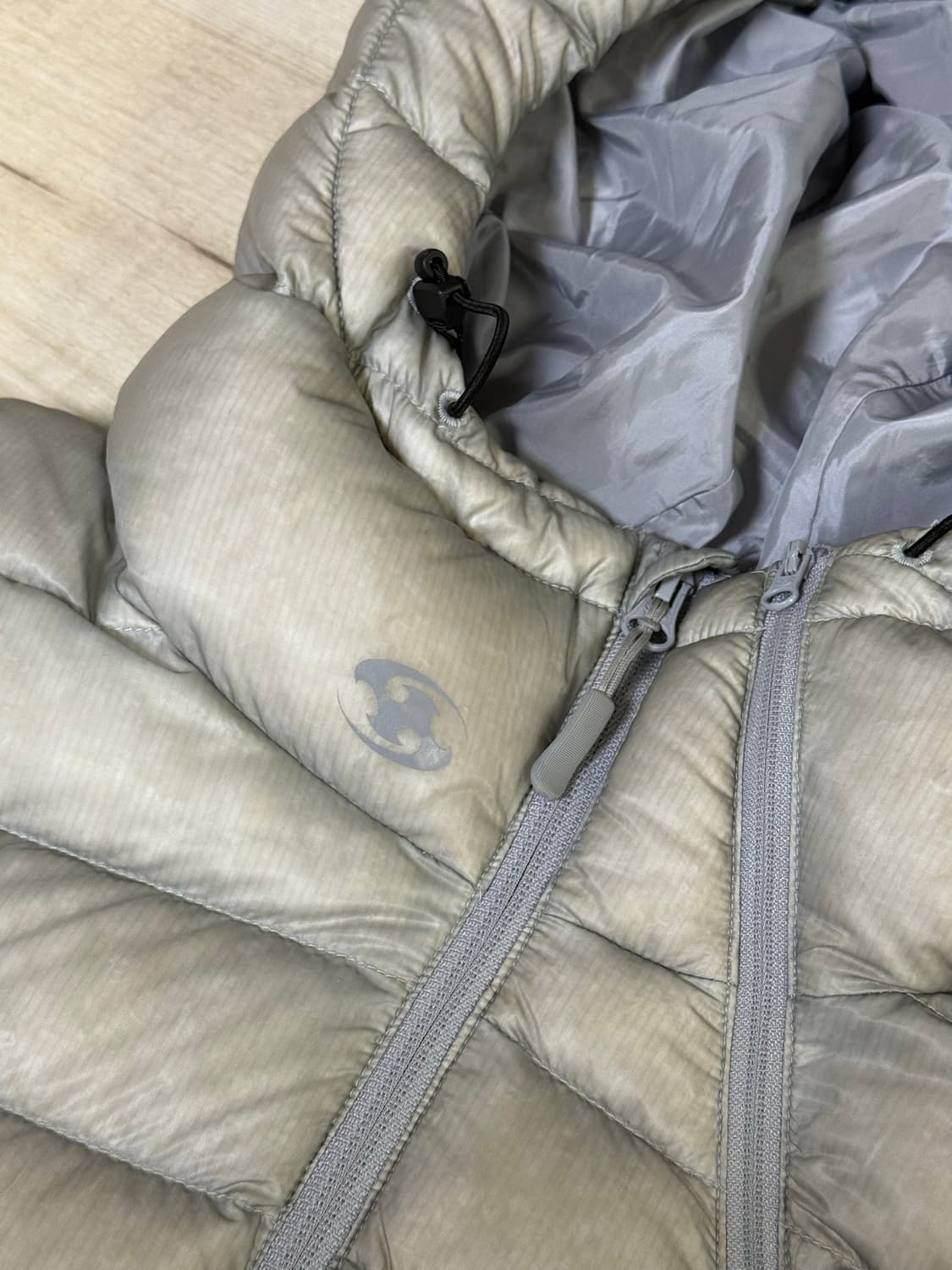 산산기어 24fw 서픽스 푸퍼 자켓 그레이 판매합니다 상품이미지1