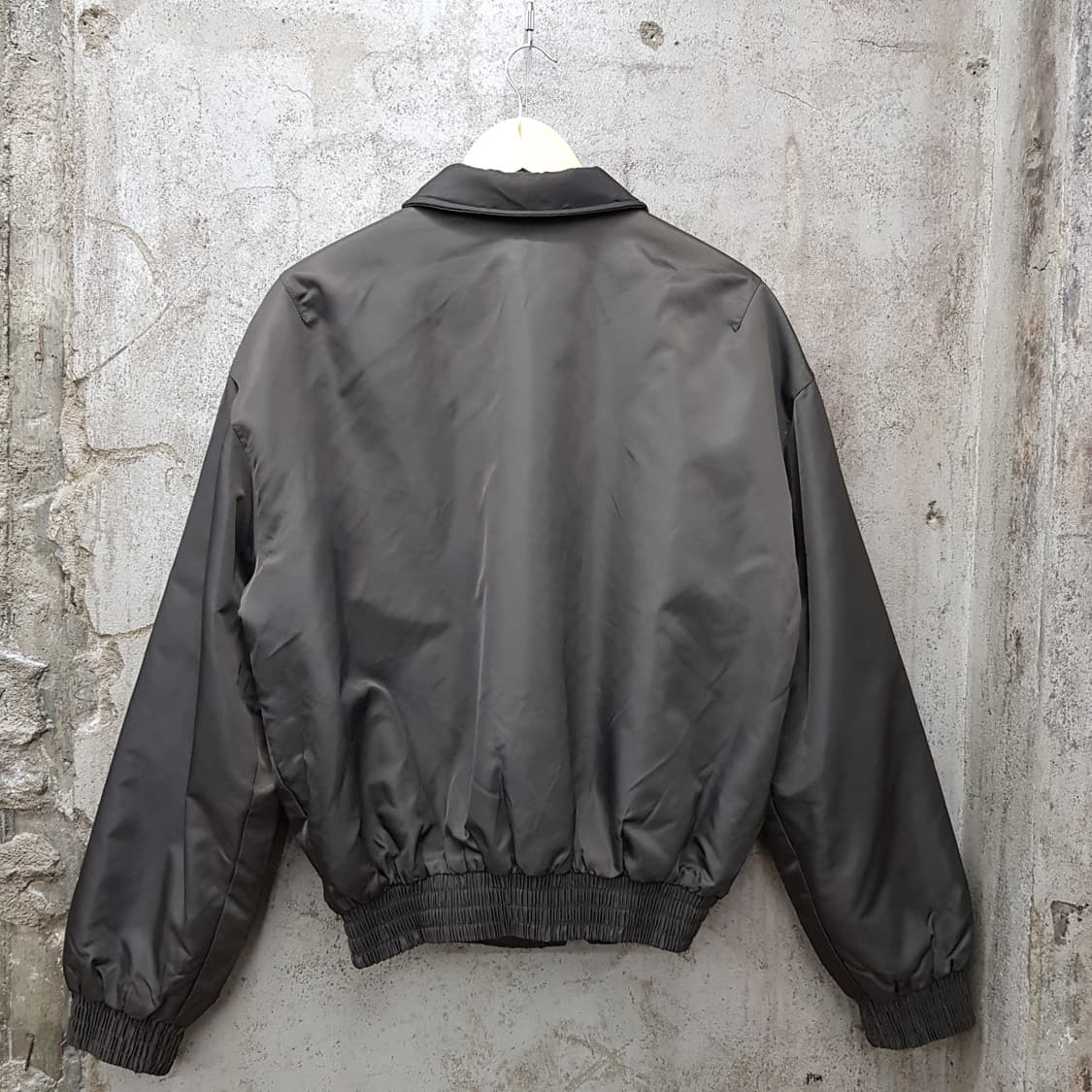 아르반 심플 숏 점퍼 M사이즈  상품이미지2