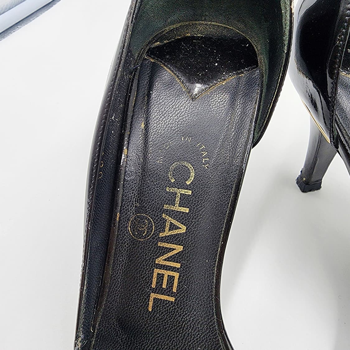 샤넬 블랙 페이던트 도르세이 CC로고 오픈토 힐 G25878 37 상품이미지4