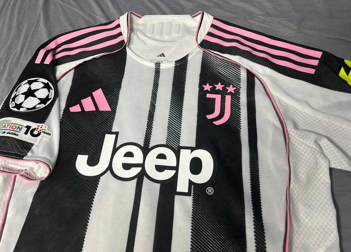 25/26 유벤투스 홈 어센틱 유니폼 상품이미지1
