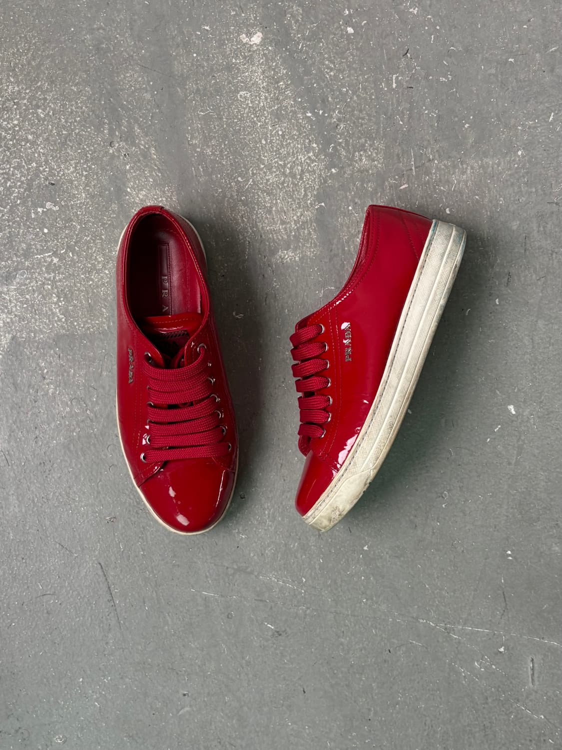 프라다 레드 에나멜 스니커즈 상품이미지8