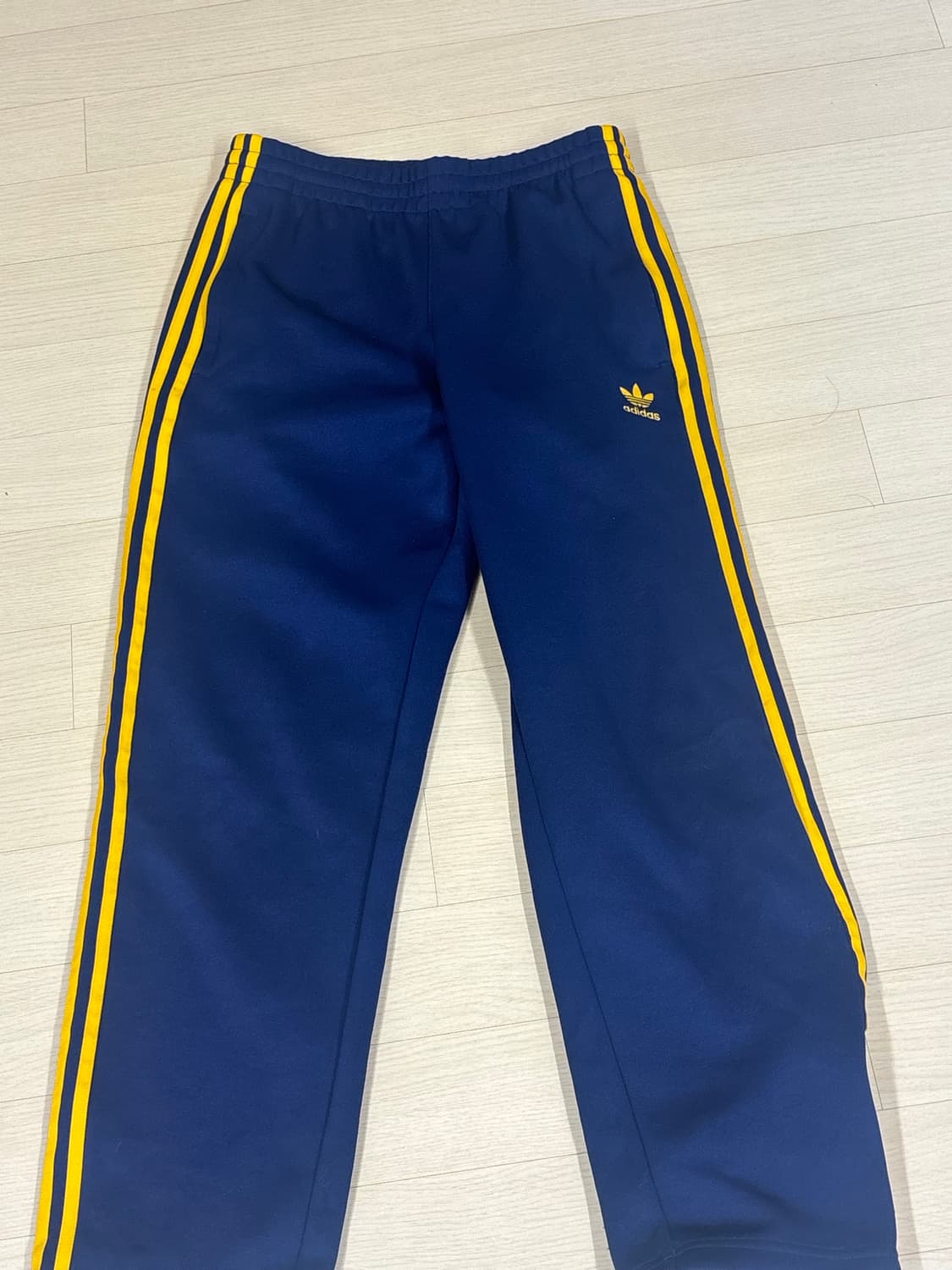 아디다스 정품 트랙팬츠 네이비 옐로우 테이프 상품이미지1