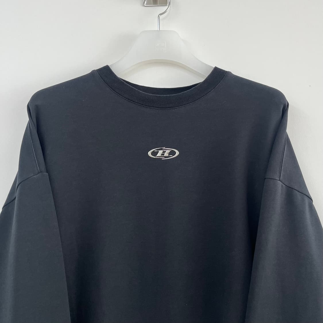 본투윈 실버 B로고 블랙 롱슬리브 상품이미지4