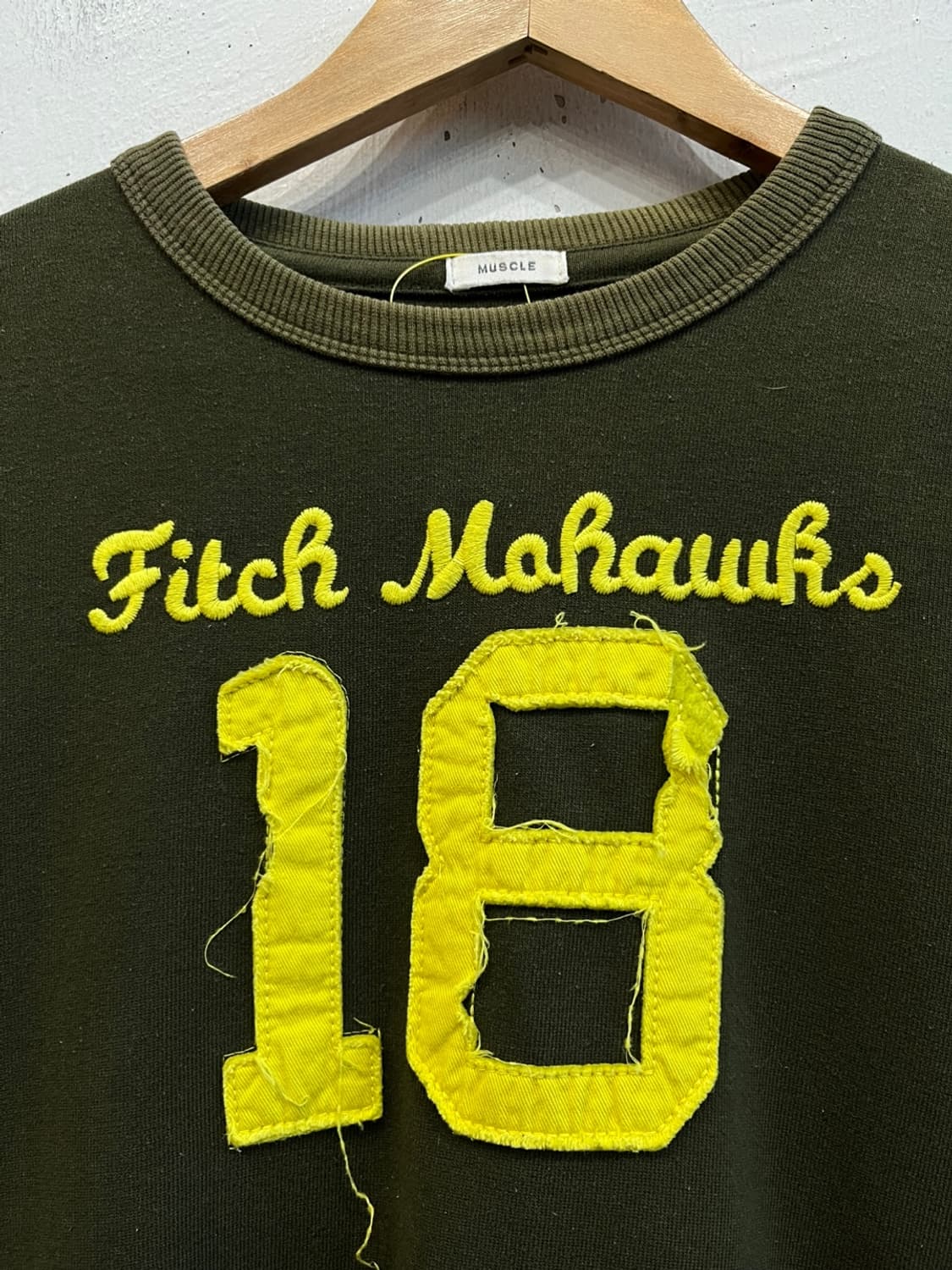 아베크롬비 아플리케 카키 롱슬리브  상품이미지2