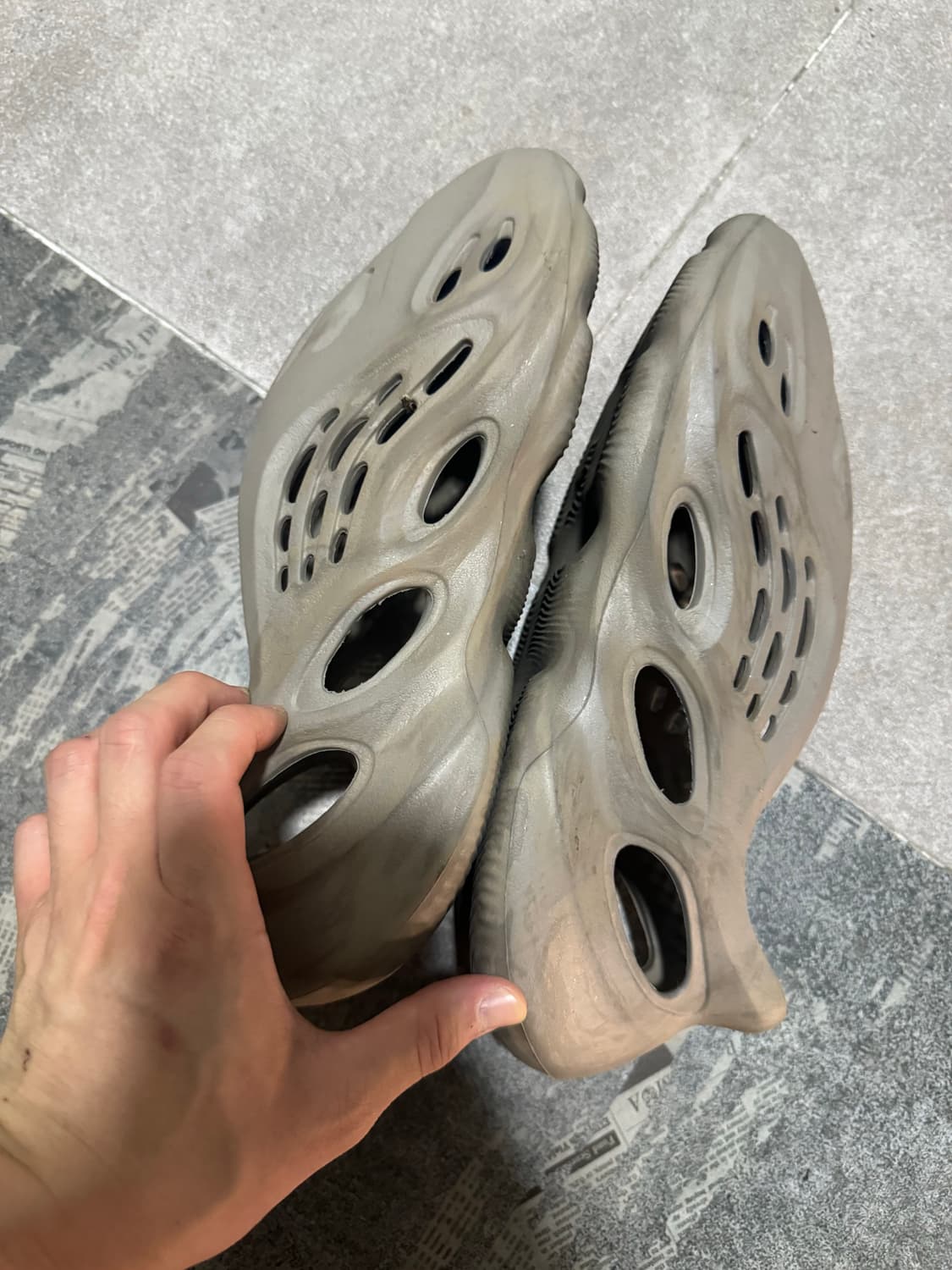 [275] 아디다스 이지 폼 러너 스톤세이지 판매 상품이미지3