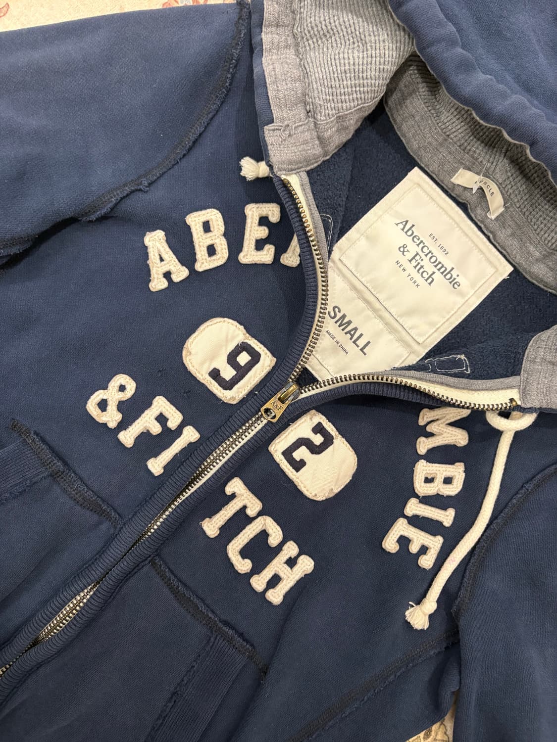 아베크롬비 스펠아웃 빅로고 후드집업 상품이미지3