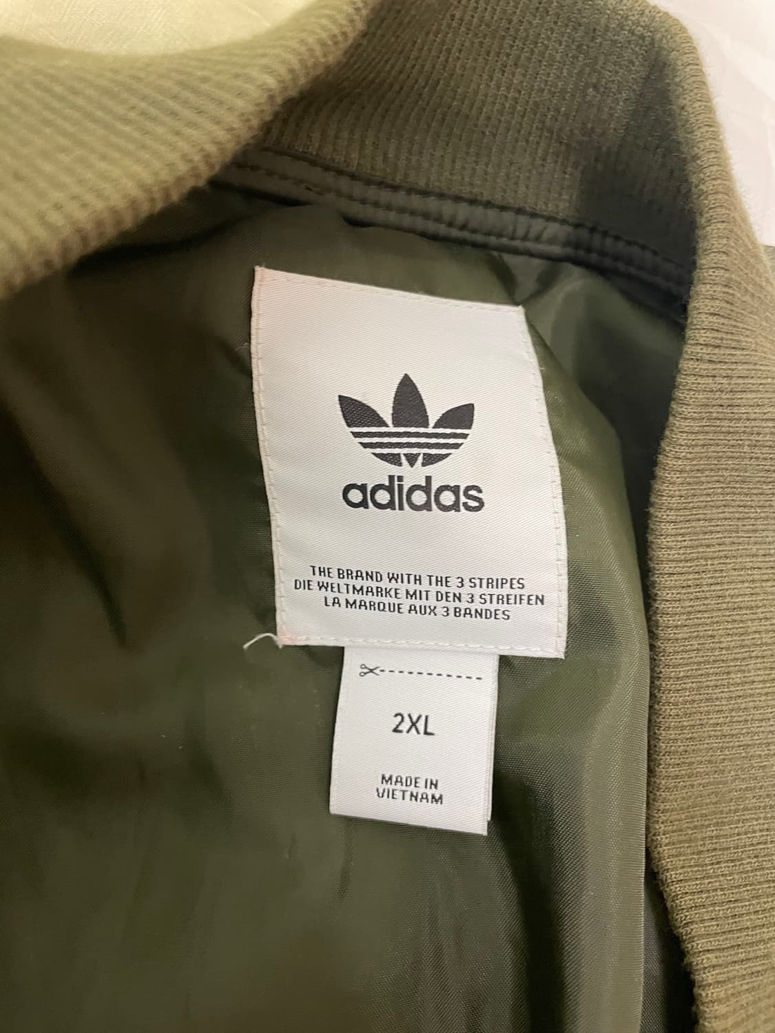 아디다스 경량패딩? 팝니다 상품이미지3