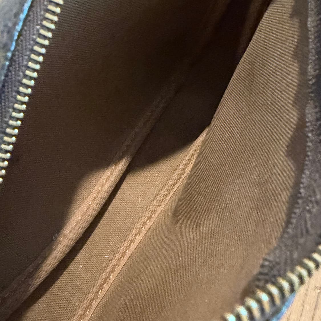 루이비통 포쉐트 악세수아 NM 모노그램 핸드백 상품이미지7