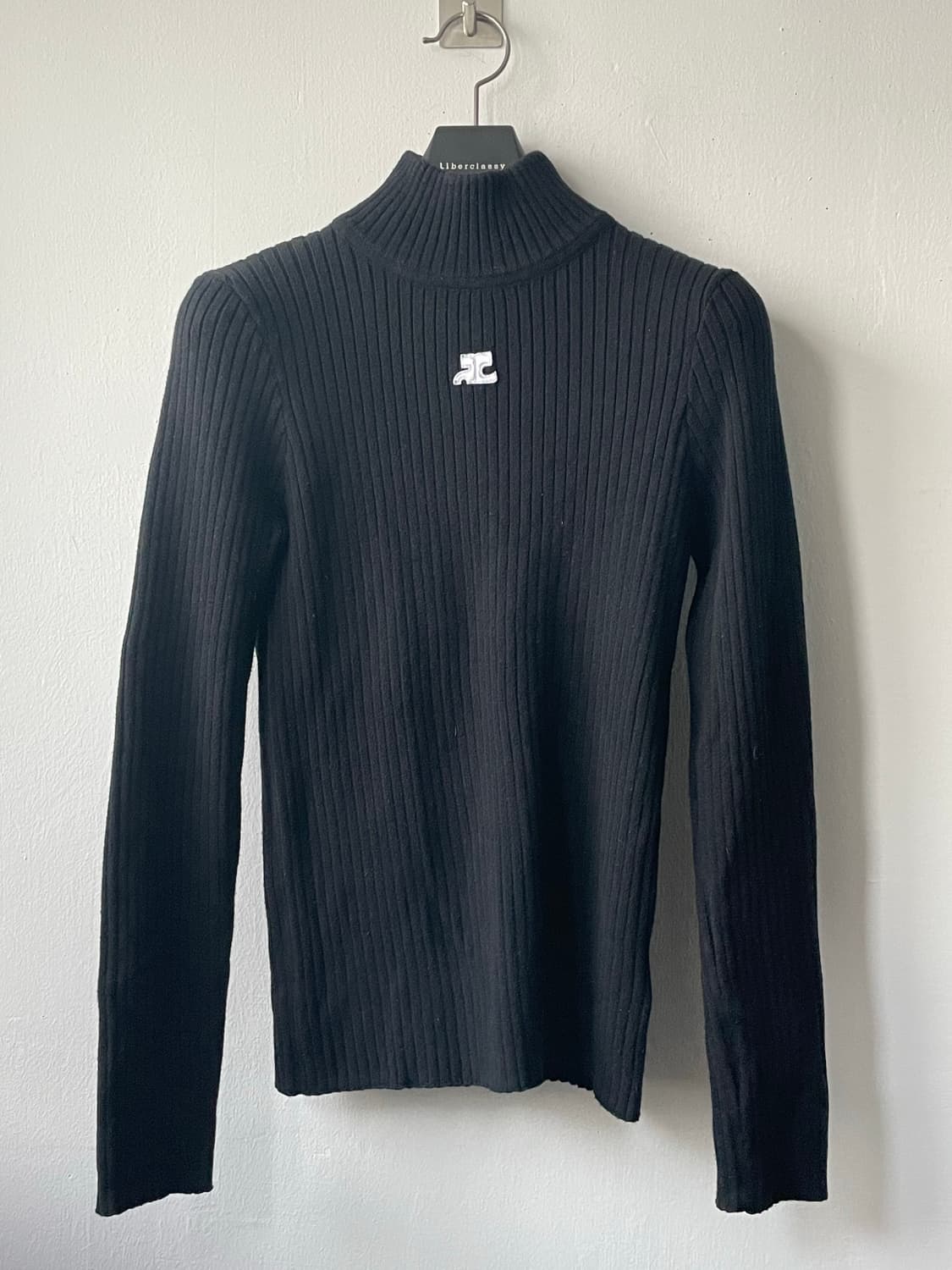 꾸레쥬(courreges) 모크넥 립 스웨터팝니다. 상품이미지1