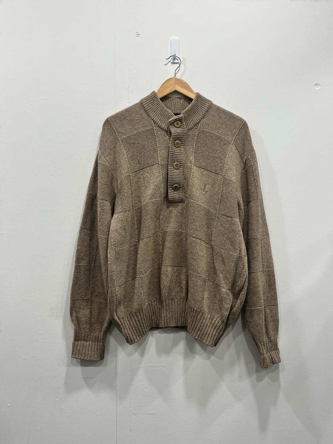 입생로랑 울 100% 자수로고 버튼 니트 L 상품이미지2