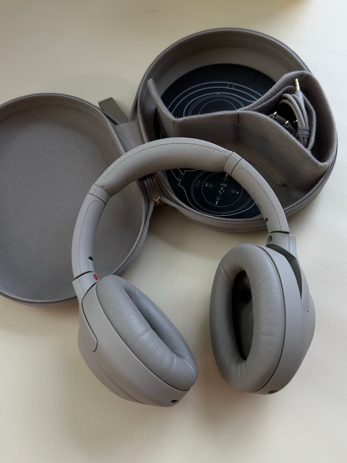 소니 WH-1000XM4 플래티넘 실버 헤드폰 상품이미지2