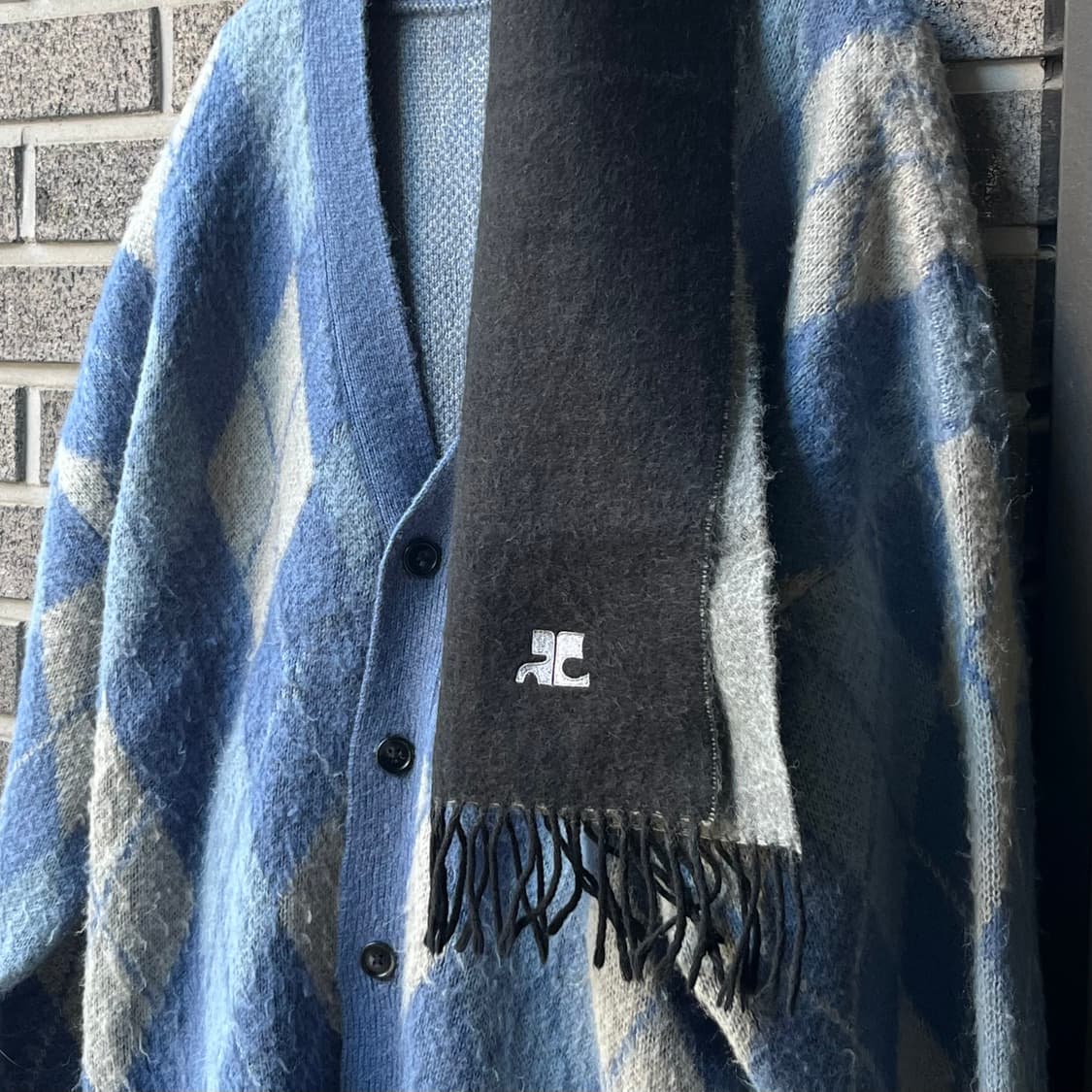 꾸레쥬 로고 리버시블 머플러 블랙 그레이 상품이미지1