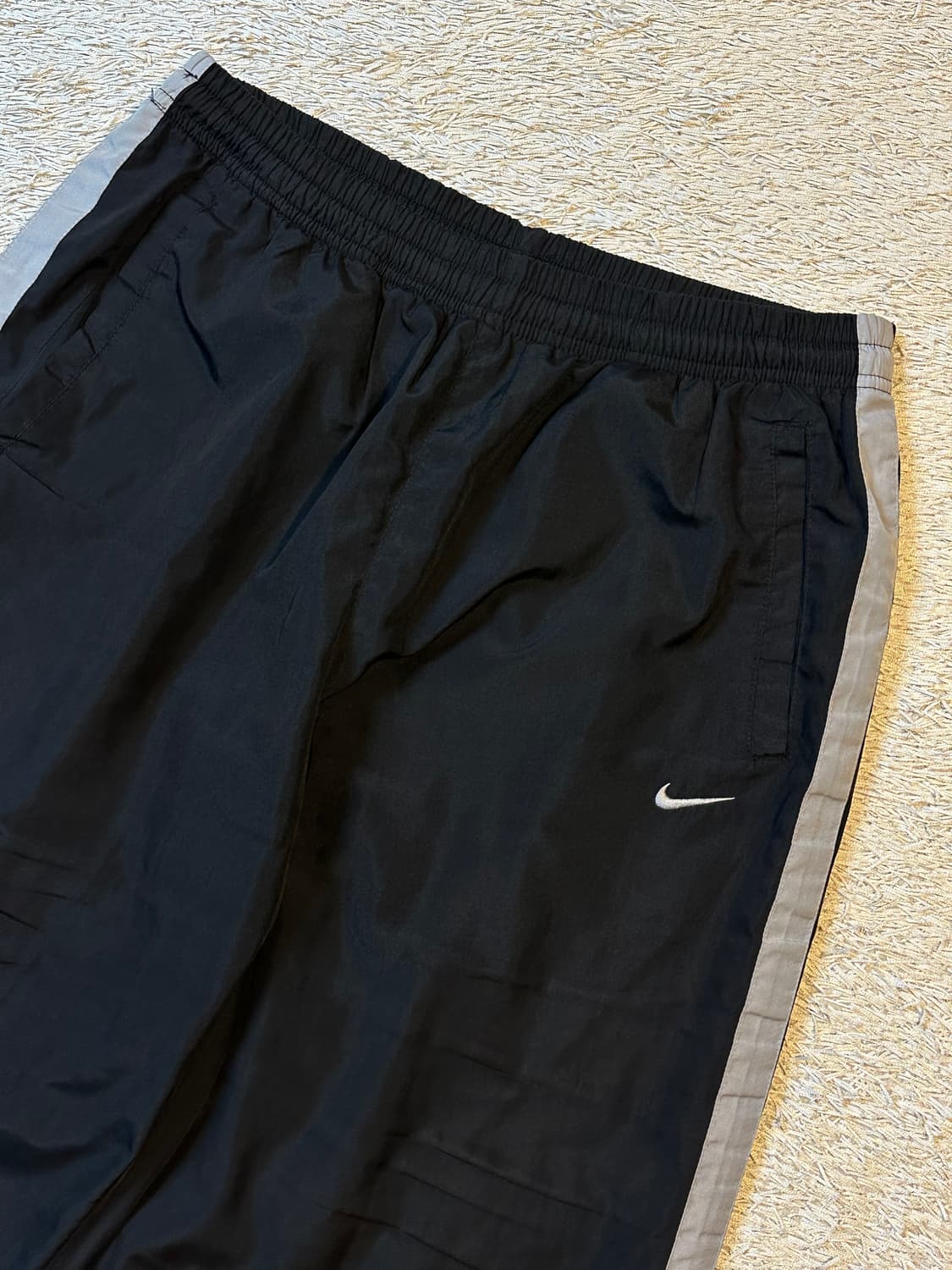 00's 나이키 올드스쿨 스우시 사이드라인 나일론 트랙팬츠 블랙 상품이미지1