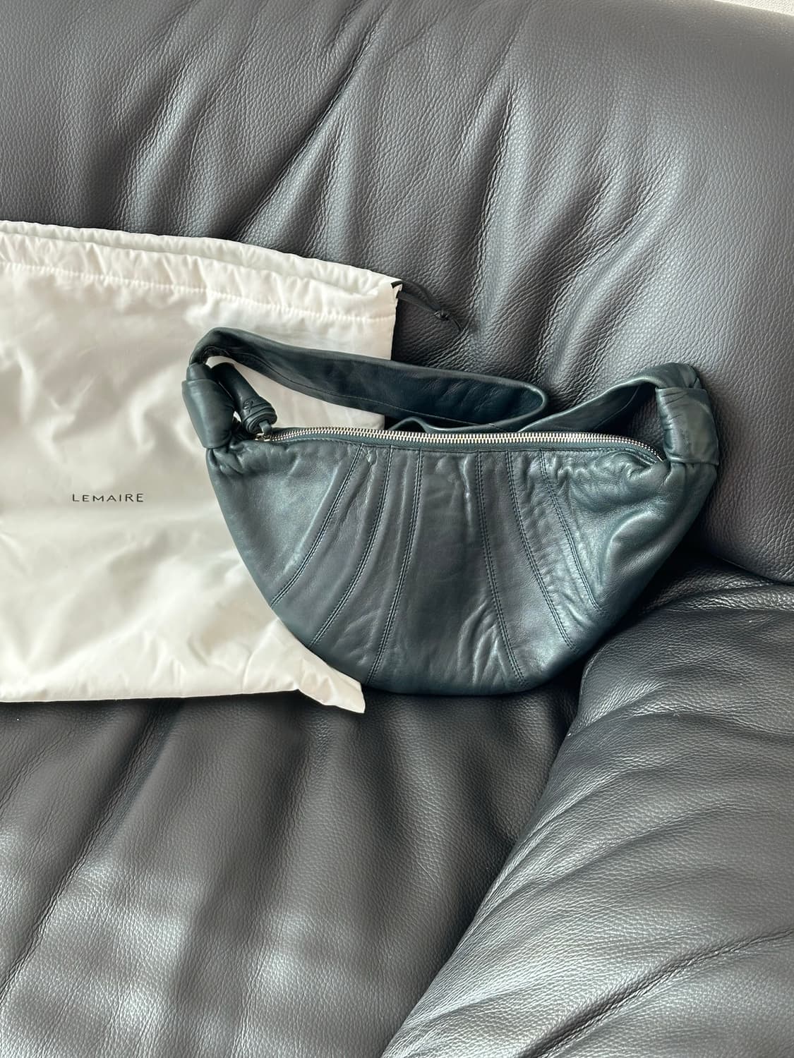 르메르 크로와상 범백 스몰 미드나잇그린 상품이미지1