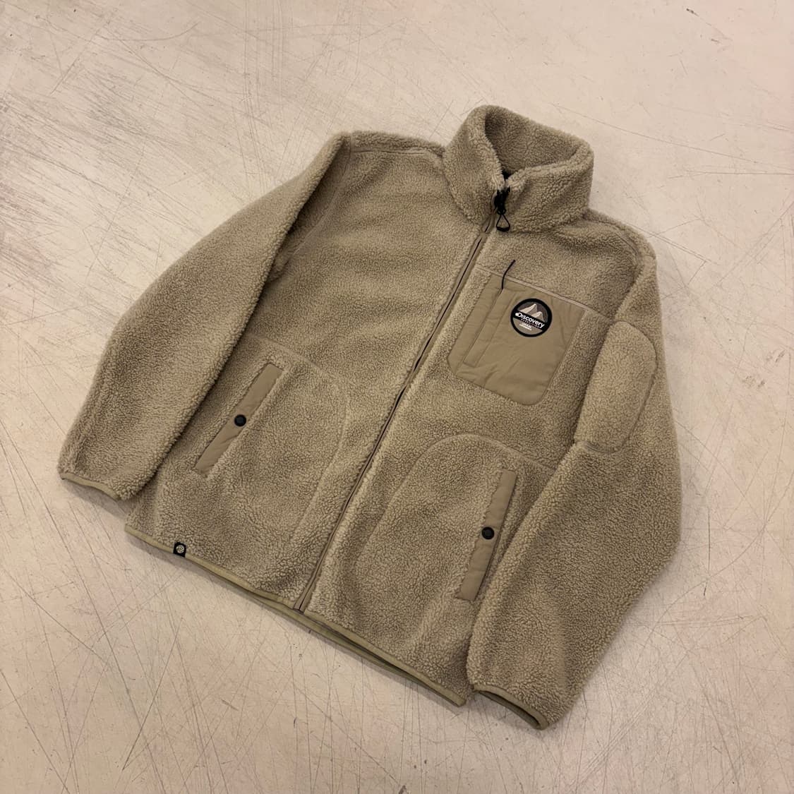 디스커버리 스몰로고 베이지 플리스 집업 상품이미지1