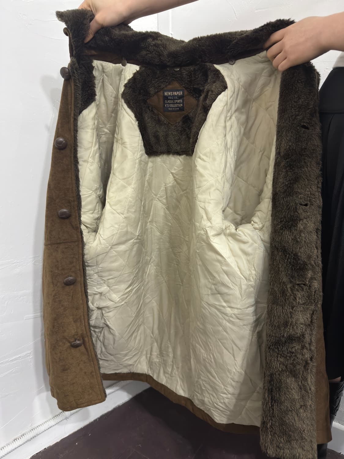 news paper fur detail jacket 상품이미지7