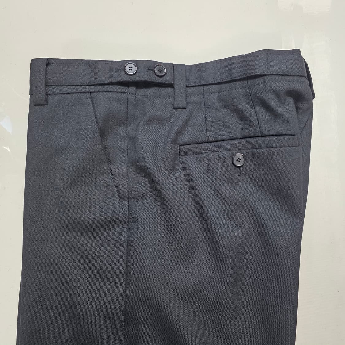 1184 시스템 옴므 SYSTEM 테이퍼드핏 슬랙스 비조 팬츠 블랙 82 상품이미지8