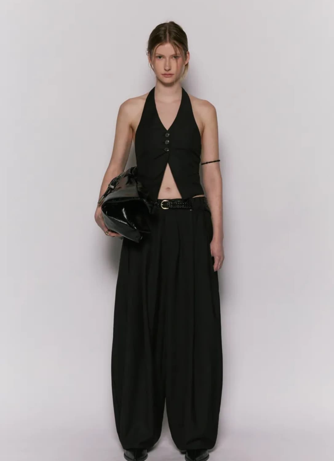 Evelyn halter neck vest black 상품이미지2