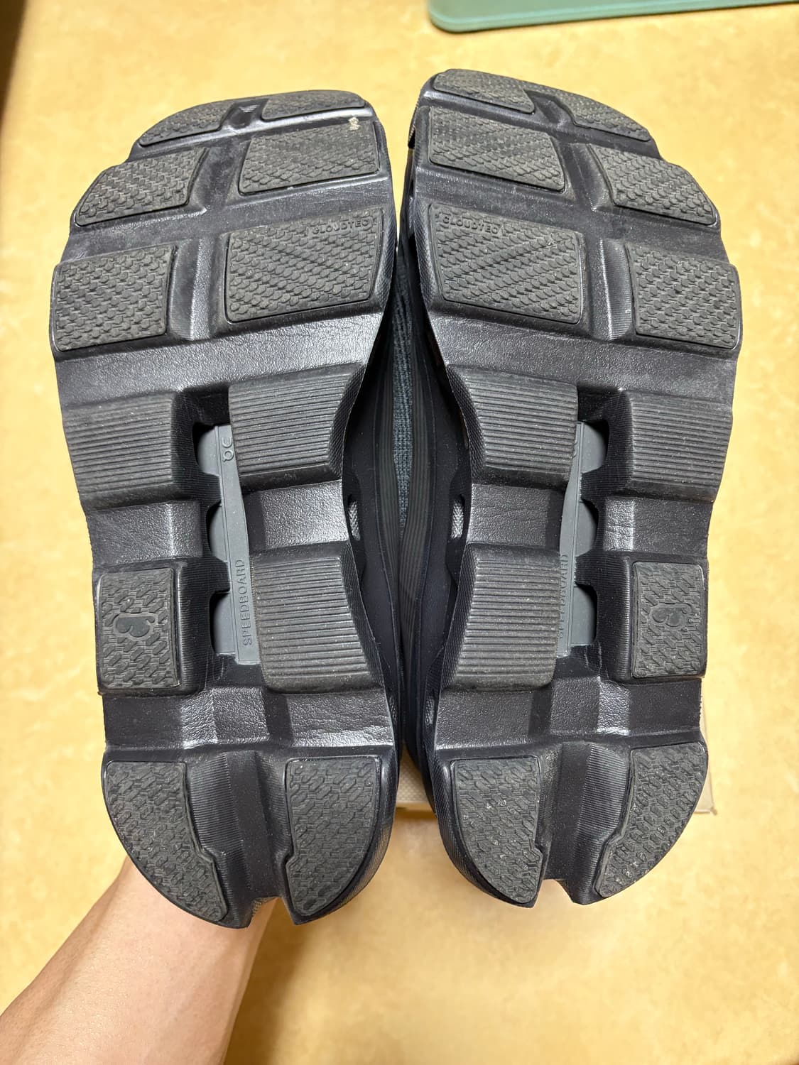 온러닝 클라우드몬스터 보이드 275 판매! 상품이미지5