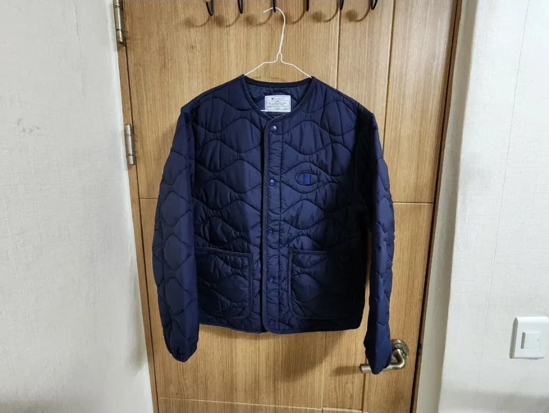 (S)챔피온 공용 C로고 웨이브 퀼팅 패딩 자켓 네이비 상품이미지1
