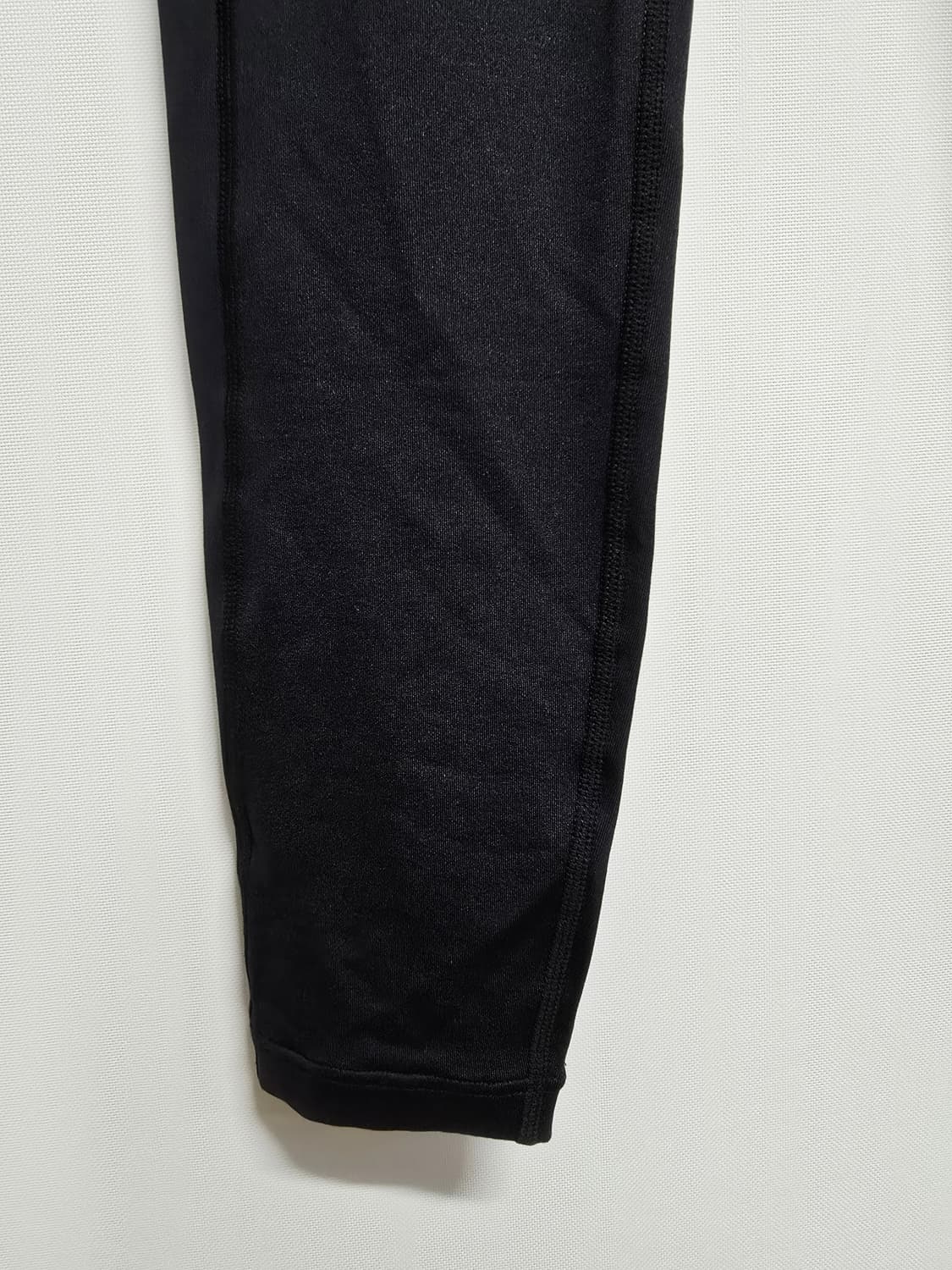 데상트 블랙 스포츠 레깅스 상품이미지3